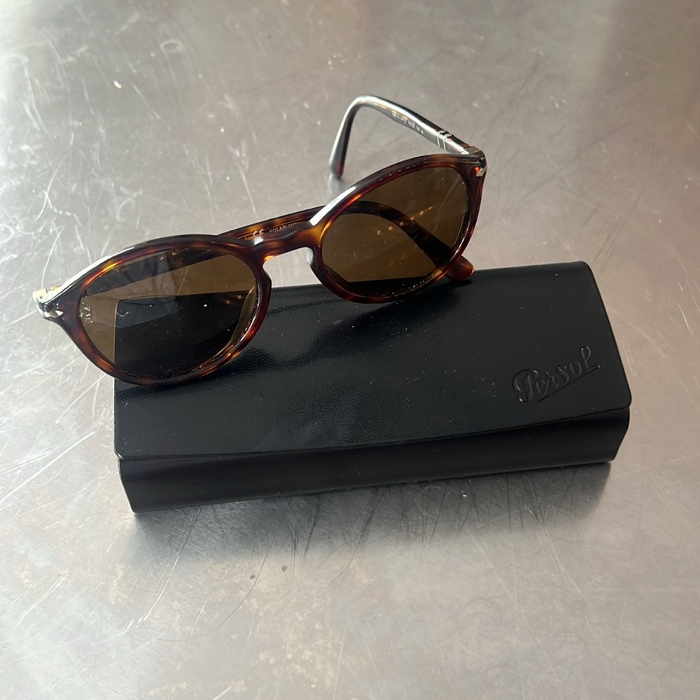 Used like new Persol sunglasses 3237-s Polarized Tortoise frame, brown lens